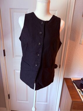 Old Navy women’s black linen vest